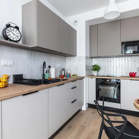 Superapart Nowy Sluzewiec, Next To Chopina Airport, Tor Sluzewiec, Aircondition Varsovie