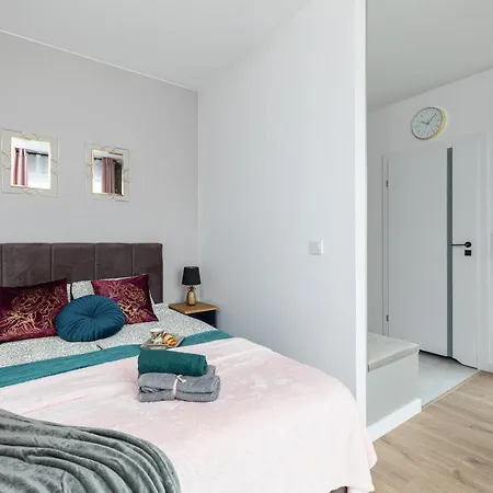 아파트 Superapart Nowy Sluzewiec, Next To Chopina Airport, Tor Sluzewiec, Aircondition *