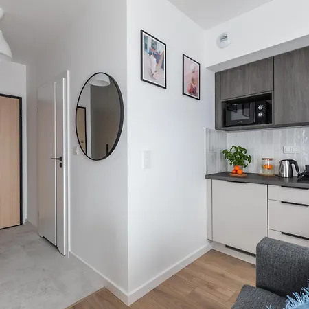 아파트 Superapart Nowy Sluzewiec, Next To Chopina Airport, Tor Sluzewiec, Aircondition 바르샤바