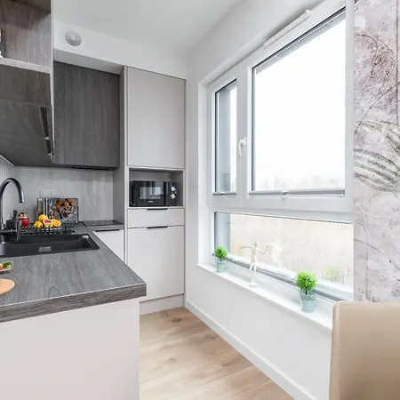 Apartment Superapart Nowy Sluzewiec, Next To Chopina Airport, Tor Sluzewiec, Aircondition Warschau