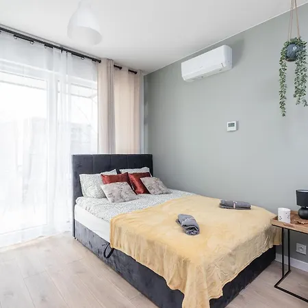 Superapart Nowy Sluzewiec, Next To Chopina Airport, Tor Sluzewiec, Aircondition 아파트 바르샤바