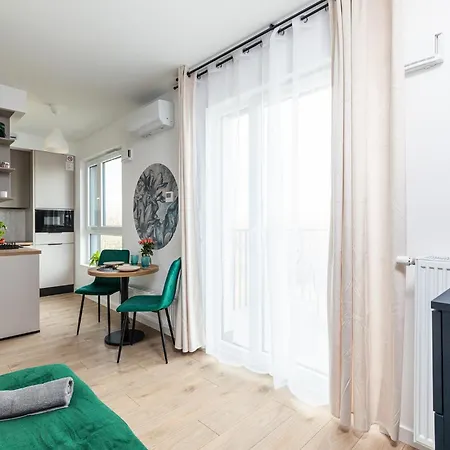 아파트 Superapart Nowy Sluzewiec, Next To Chopina Airport, Tor Sluzewiec, Aircondition *