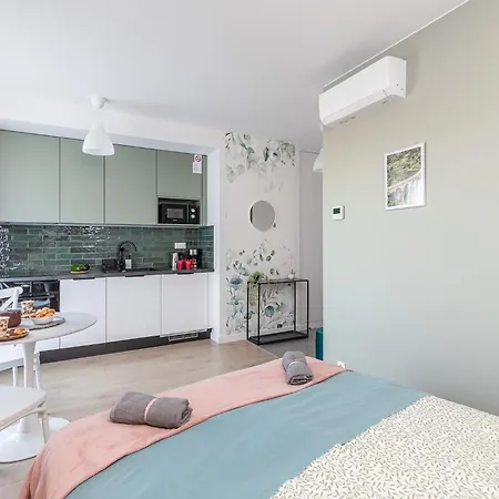 Apartment Superapart Nowy Sluzewiec, Next To Chopina Airport, Tor Sluzewiec, Aircondition Warschau
