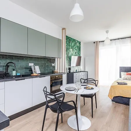 Superapart Nowy Sluzewiec, Next To Chopina Airport, Tor Sluzewiec, Aircondition 아파트 바르샤바