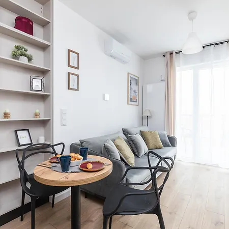 Apartment Superapart Nowy Sluzewiec, Next To Chopina Airport, Tor Sluzewiec, Aircondition Warschau