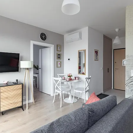 Superapart Nowy Sluzewiec, Next To Chopina Airport, Tor Sluzewiec, Aircondition Apartment *