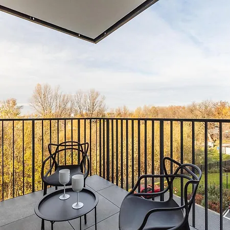 Superapart Nowy Sluzewiec, Next To Chopina Airport, Tor Sluzewiec, Aircondition 아파트 바르샤바