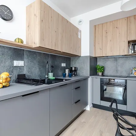 Apartment Superapart Nowy Sluzewiec, Next To Chopina Airport, Tor Sluzewiec, Aircondition Warschau