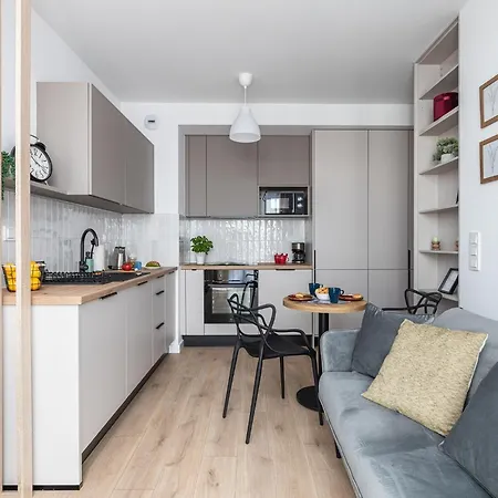 Superapart Nowy Sluzewiec, Next To Chopina Airport, Tor Sluzewiec, Aircondition *