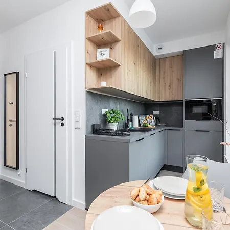 Апартаменты Superapart Nowy Sluzewiec, Next To Chopina Airport, Tor Sluzewiec, Aircondition *